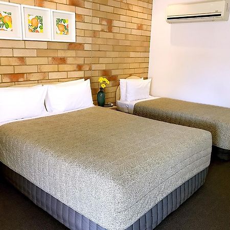 Starlight Motor Inn Рома Екстериор снимка