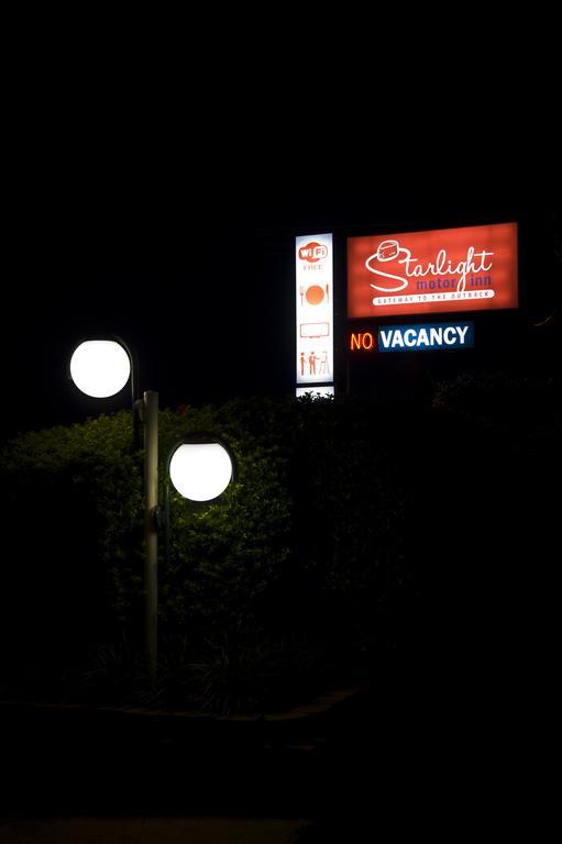 Starlight Motor Inn Рома Екстериор снимка