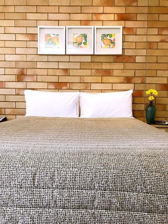 Starlight Motor Inn Рома Екстериор снимка