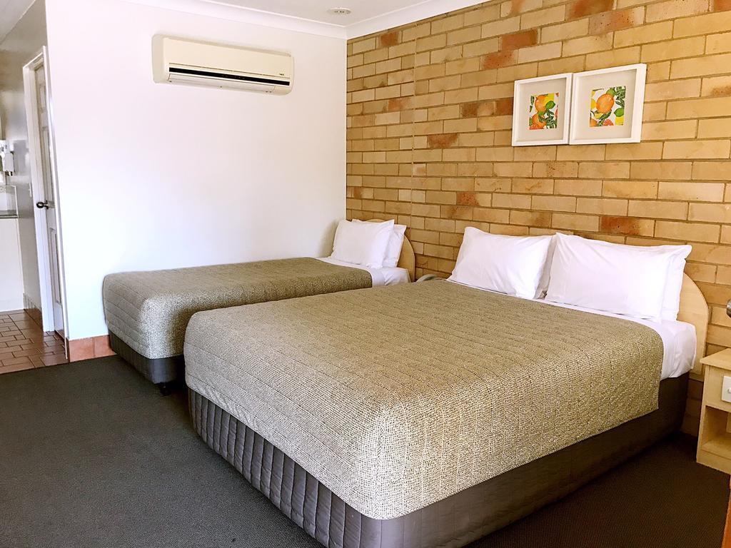 Starlight Motor Inn Рома Екстериор снимка