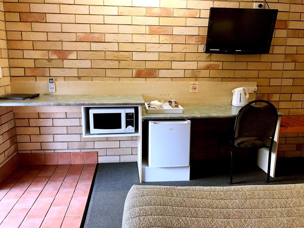 Starlight Motor Inn Рома Екстериор снимка
