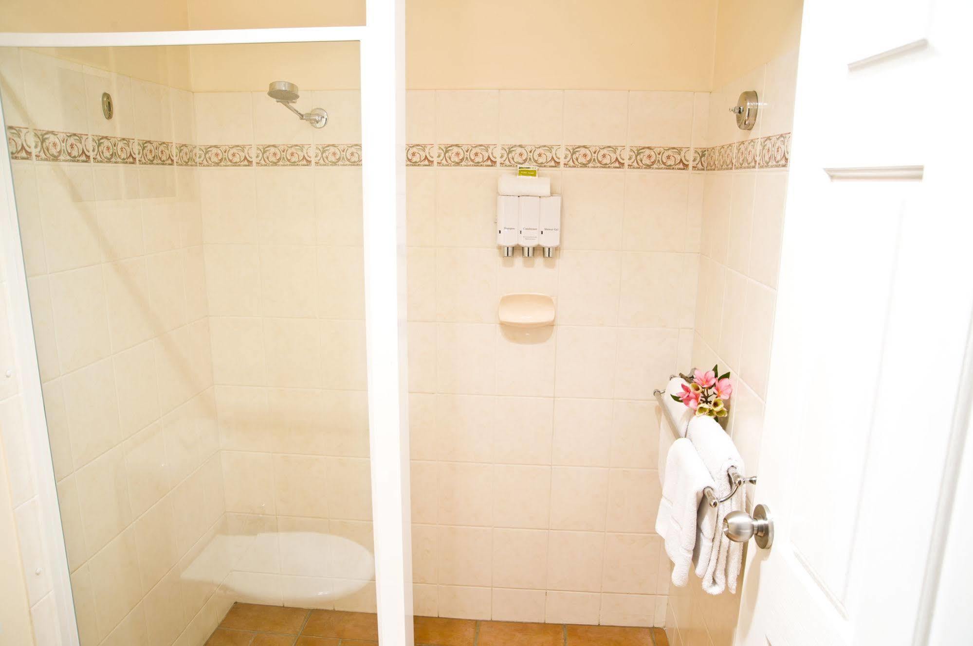 Starlight Motor Inn Рома Екстериор снимка