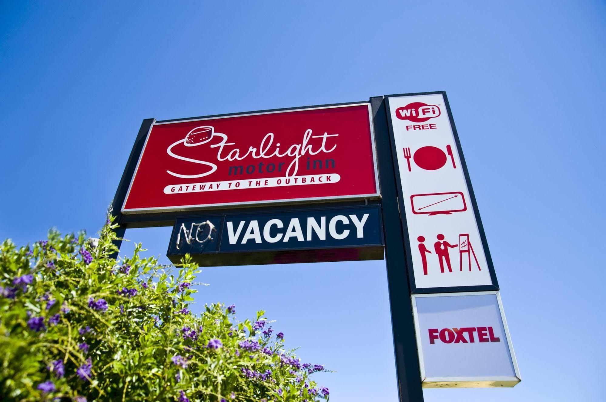 Starlight Motor Inn Рома Екстериор снимка